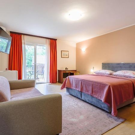 Bed & Breakfast Kastel Žbandaj Exteriör bild