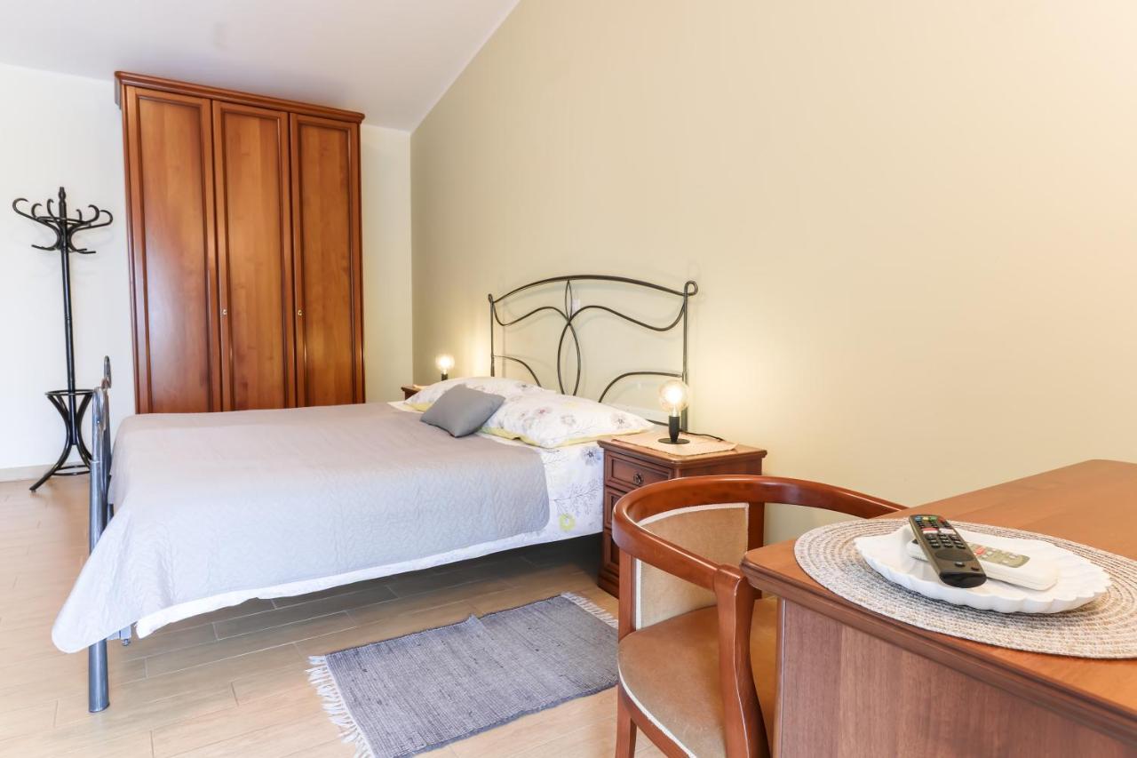 Bed & Breakfast Kastel Žbandaj Exteriör bild