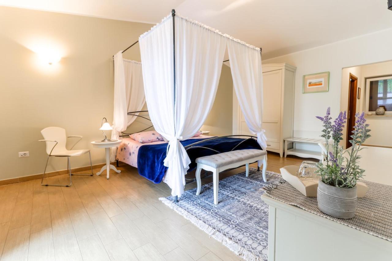 Bed & Breakfast Kastel Žbandaj Exteriör bild