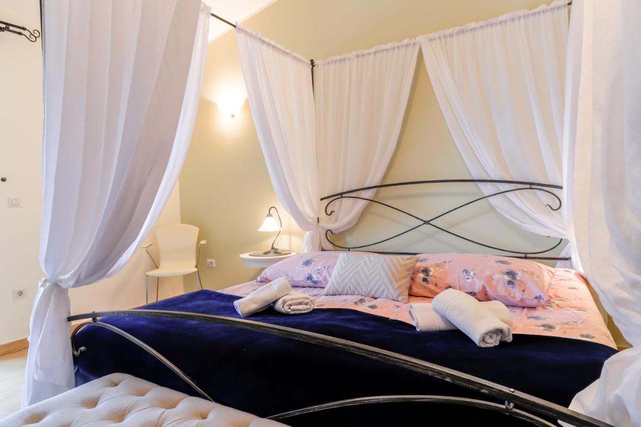 Bed & Breakfast Kastel Žbandaj Exteriör bild