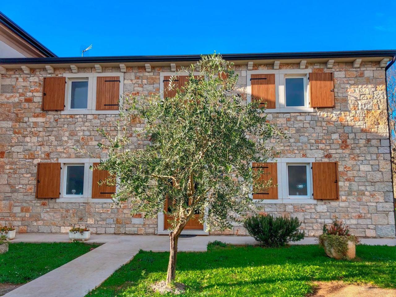 Bed & Breakfast Kastel Žbandaj Exteriör bild